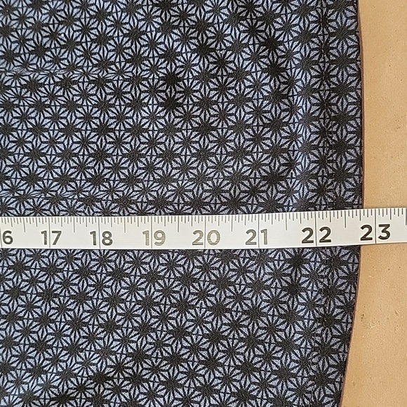 H&M Size S Navy Blue Geometric Floral Sleeveless Blouse, Gently Used Condition - Picture 9 of 11